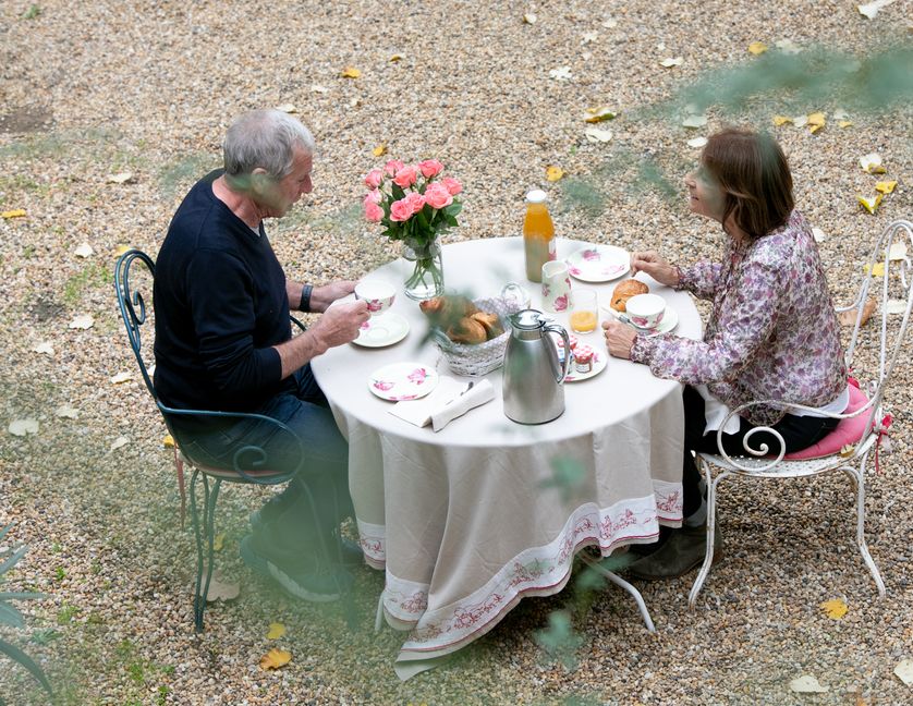 Petit déjeuner dans la cour intérieure