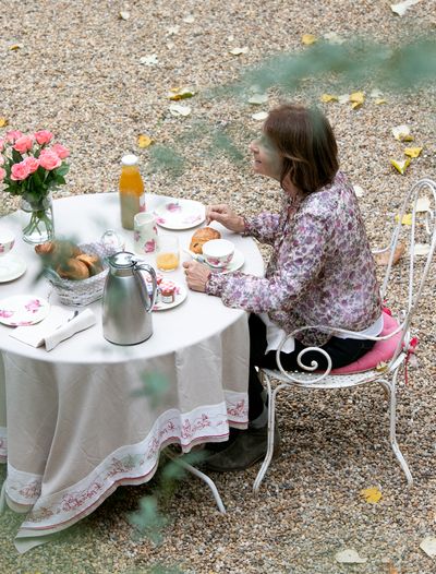 Petit déjeuner dans la cour intérieure