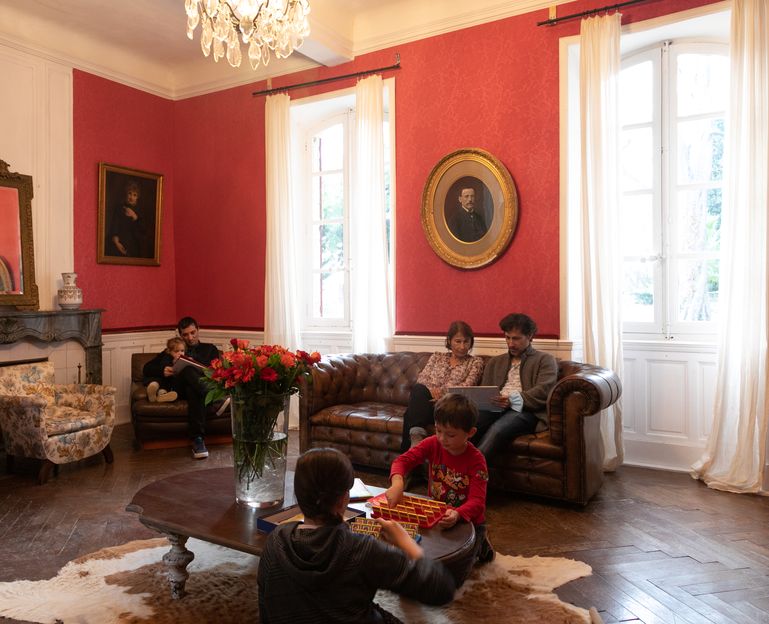 Parquet et chéminée dans le salon