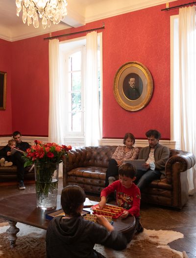 Parquet et chéminée dans le salon