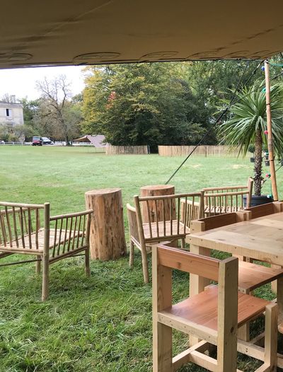 Installation de tables en extérieur